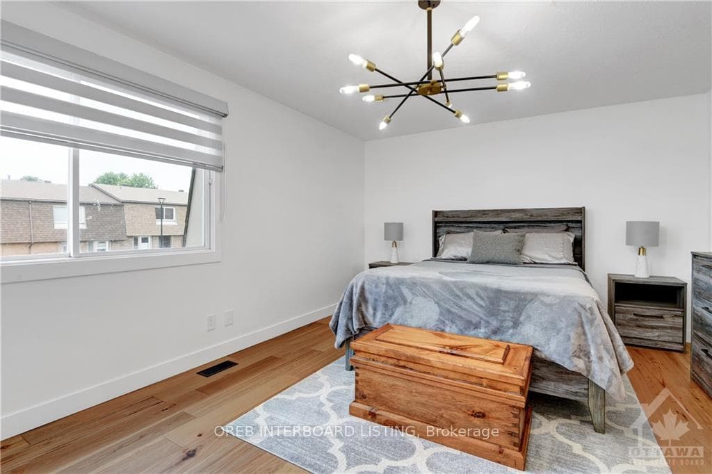909E ELMSMERE Drive Unit E photo 19