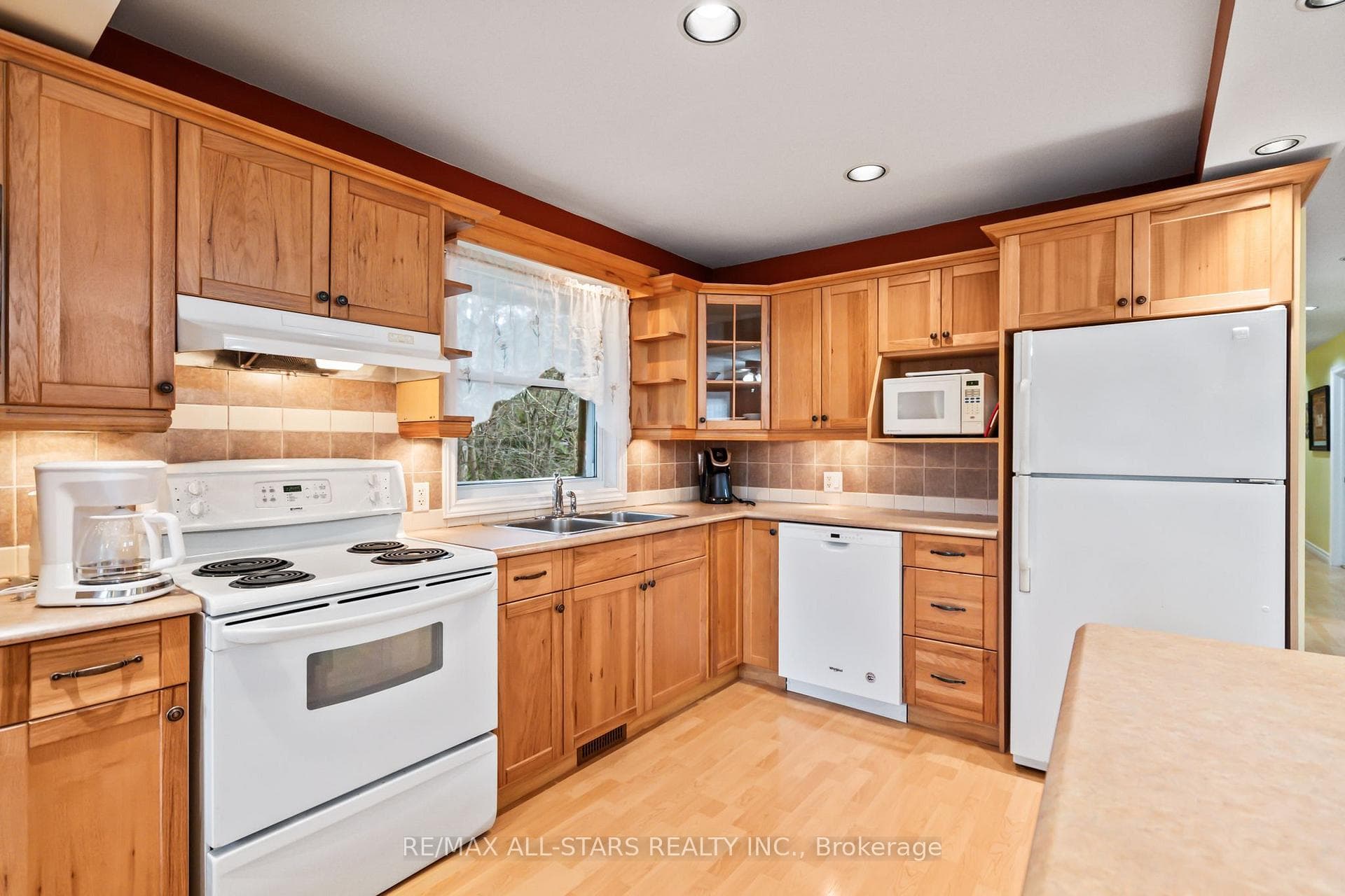97 Mayfair Drive photo 8
