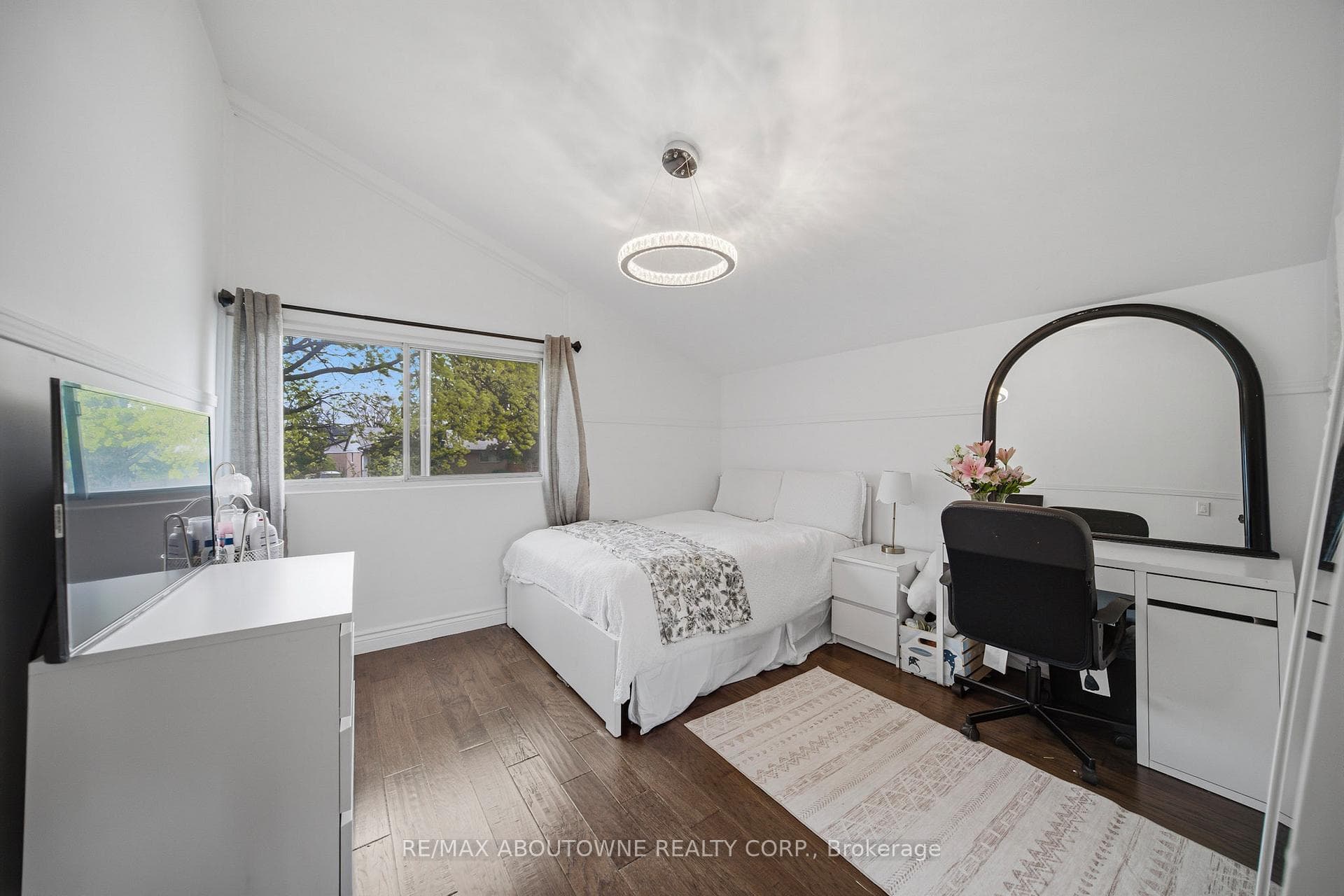 471 Seabourne Drive photo 17