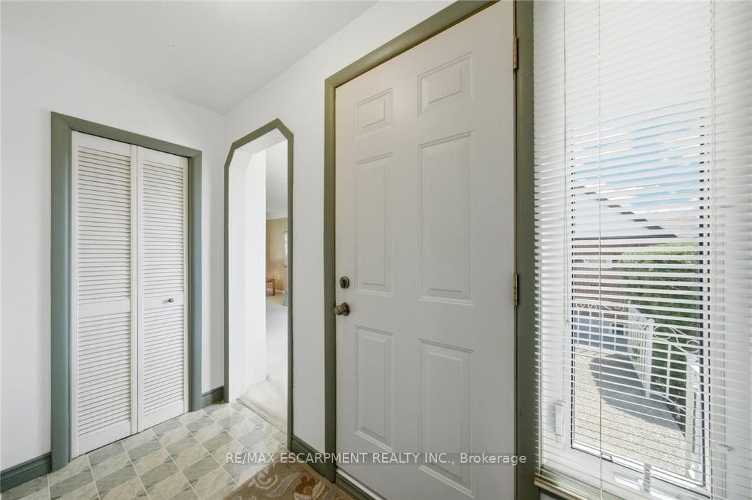 89 Charlotte Street photo 3