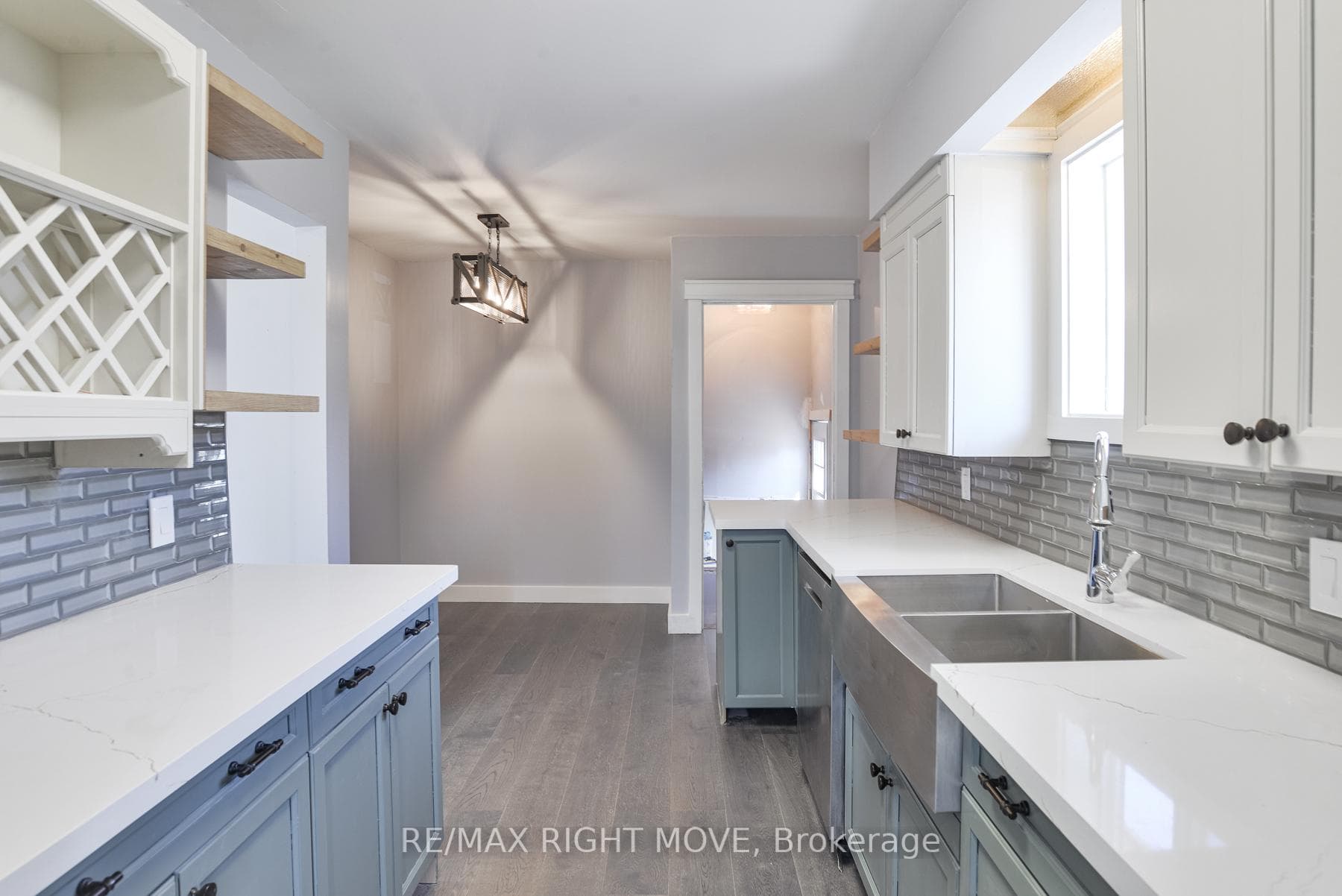 382 Mary Street photo 8