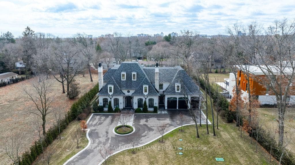 2280 Doulton Drive photo 1