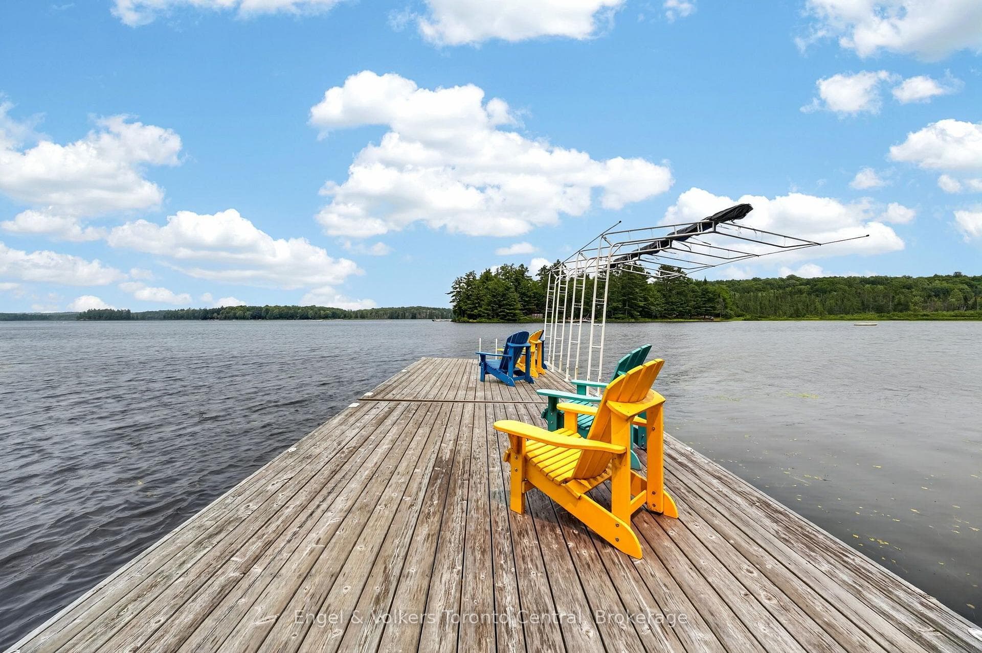 Wide open lake views from the 40' floating Nydock