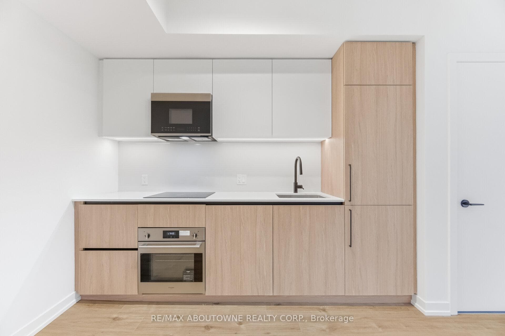 35 Parliament Street Unit 629 photo 19