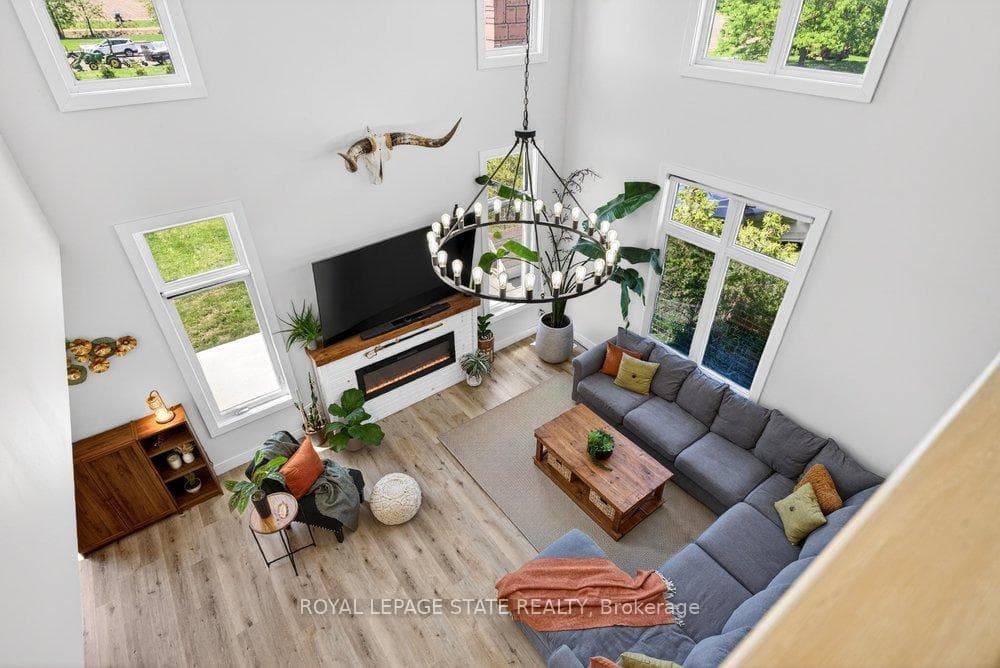 4286 Victoria Avenue photo 3