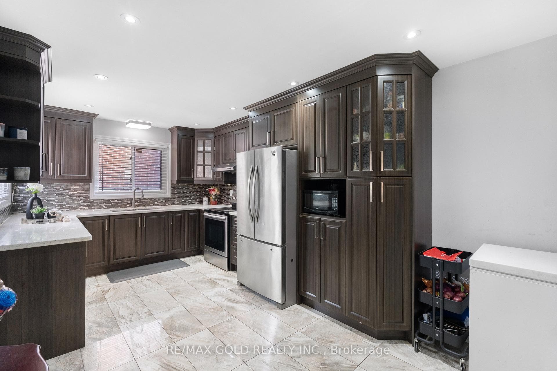 48 Maidstone Crescent photo 16