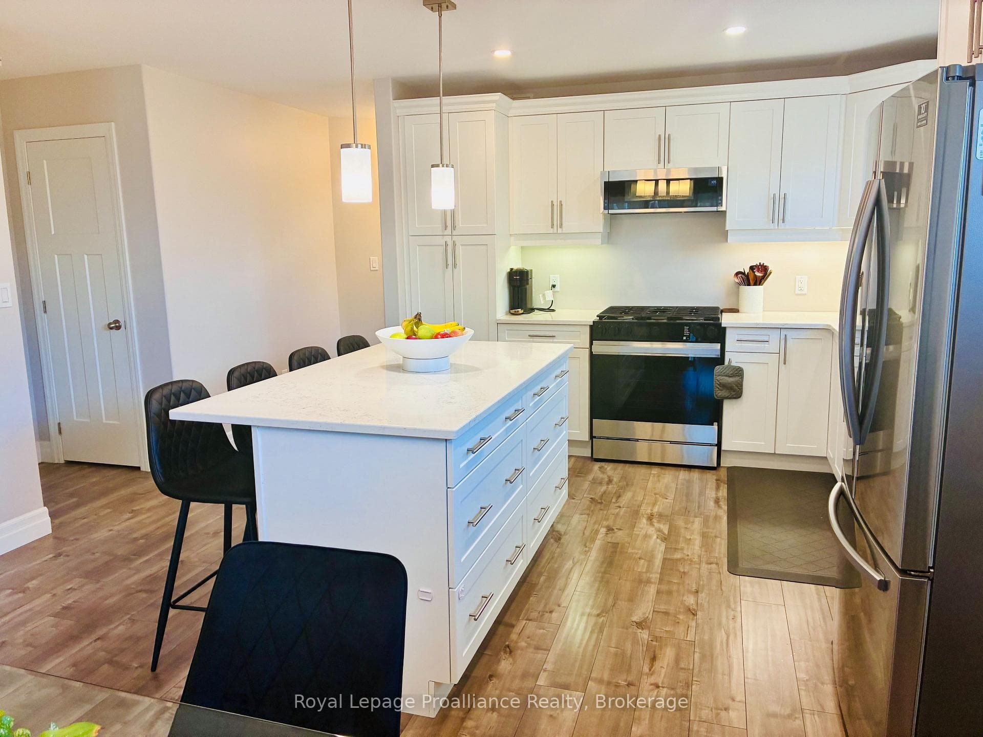 48 Mercedes Drive photo 9