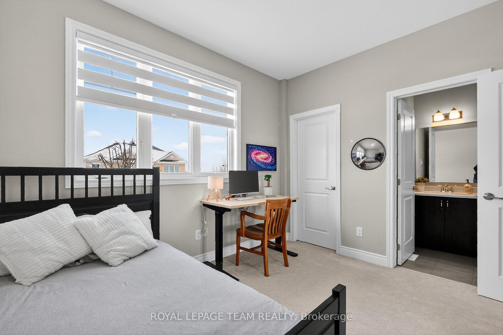 2nd bedroom with its own ensuite bathrm!