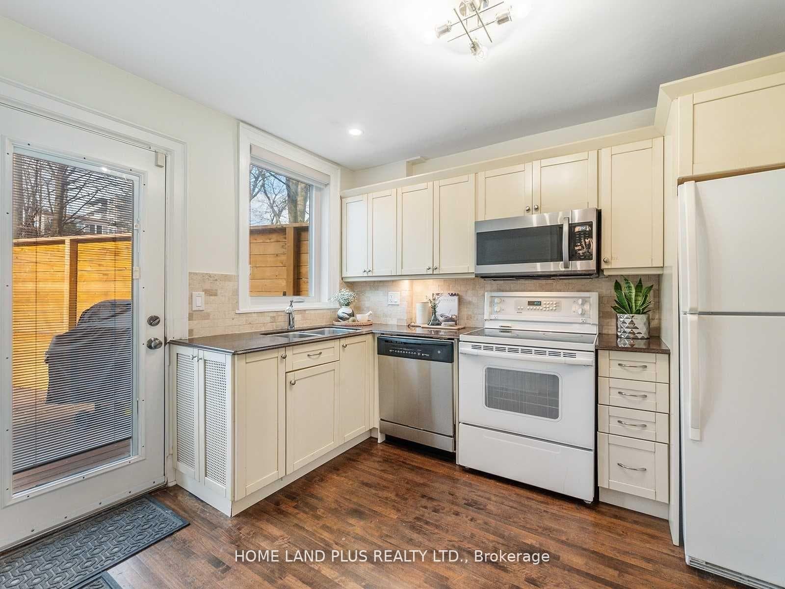 70 Mann Avenue photo 10