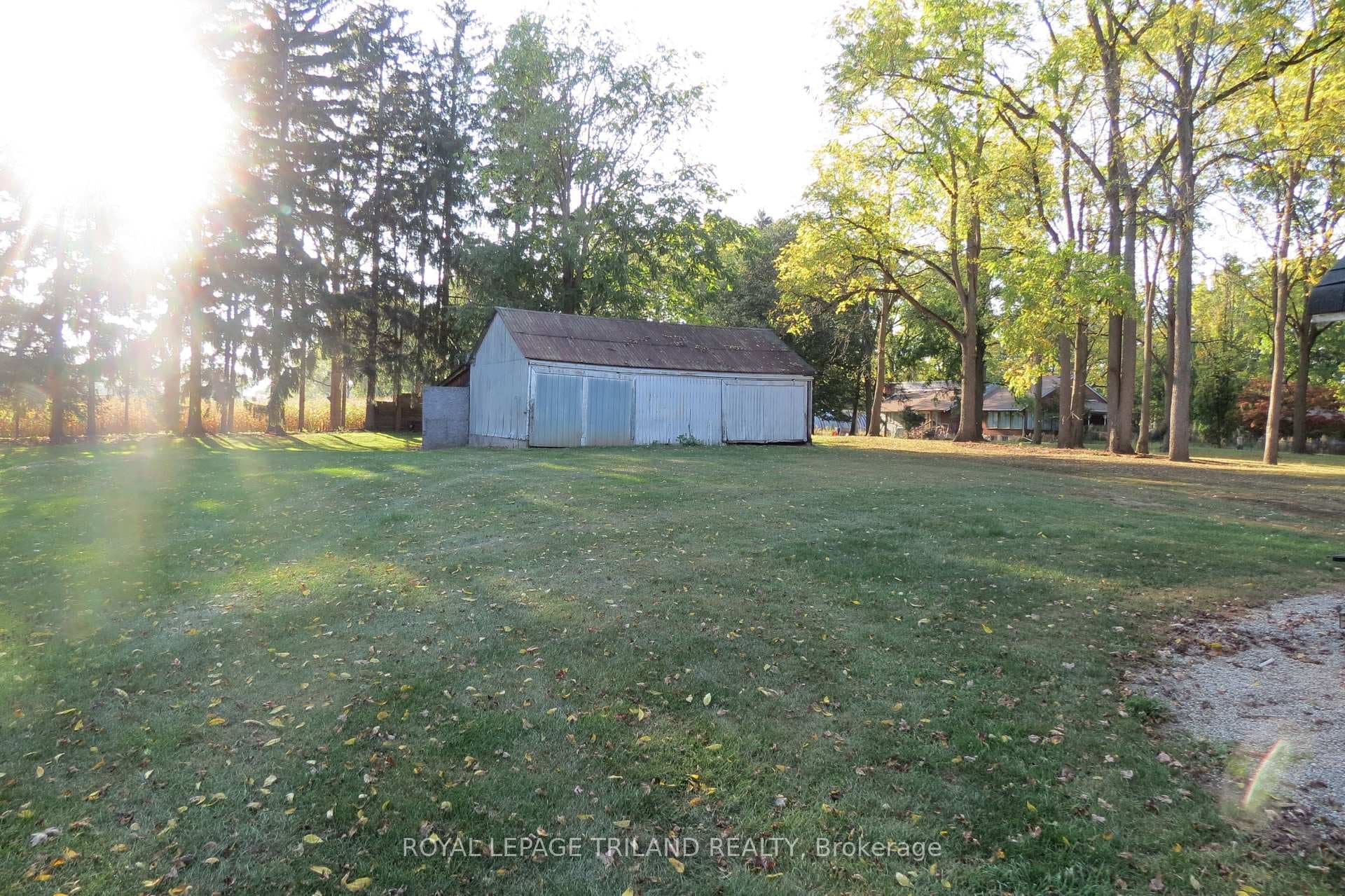 4493 Wonderland Road photo 43