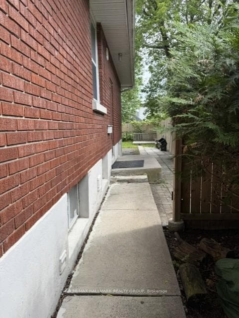 98 Donald Street Unit 2 photo 5
