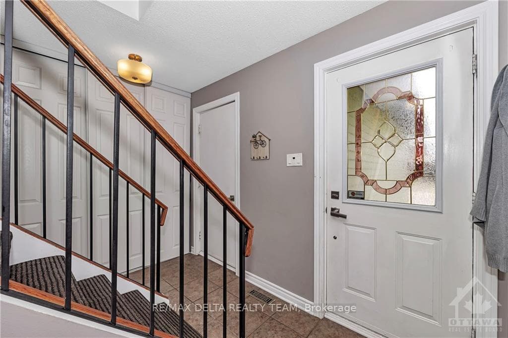 1844 D'AMOUR Crescent photo 2