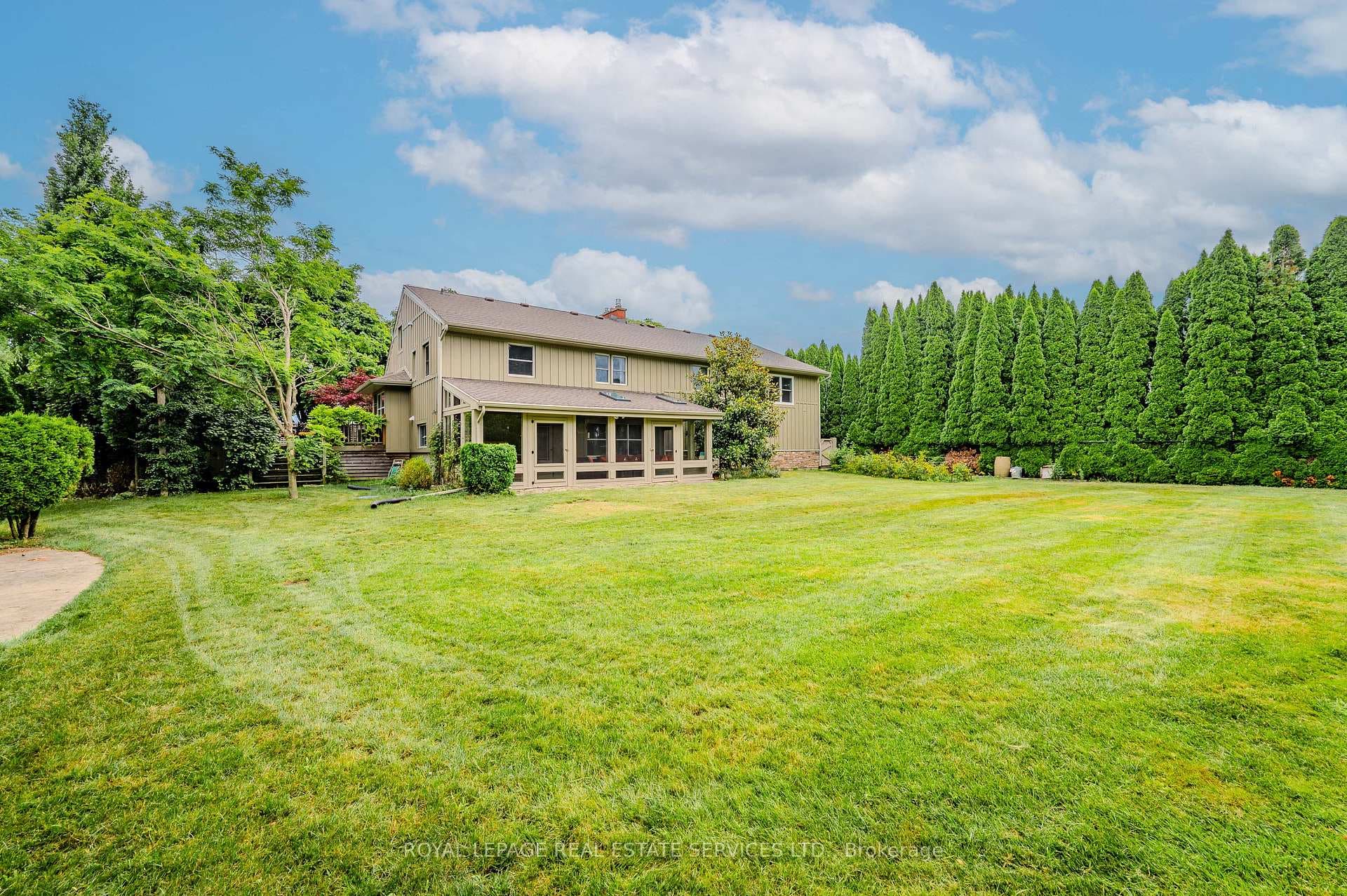 Expansive Back Yard Invites Relaxation & Enjoyment