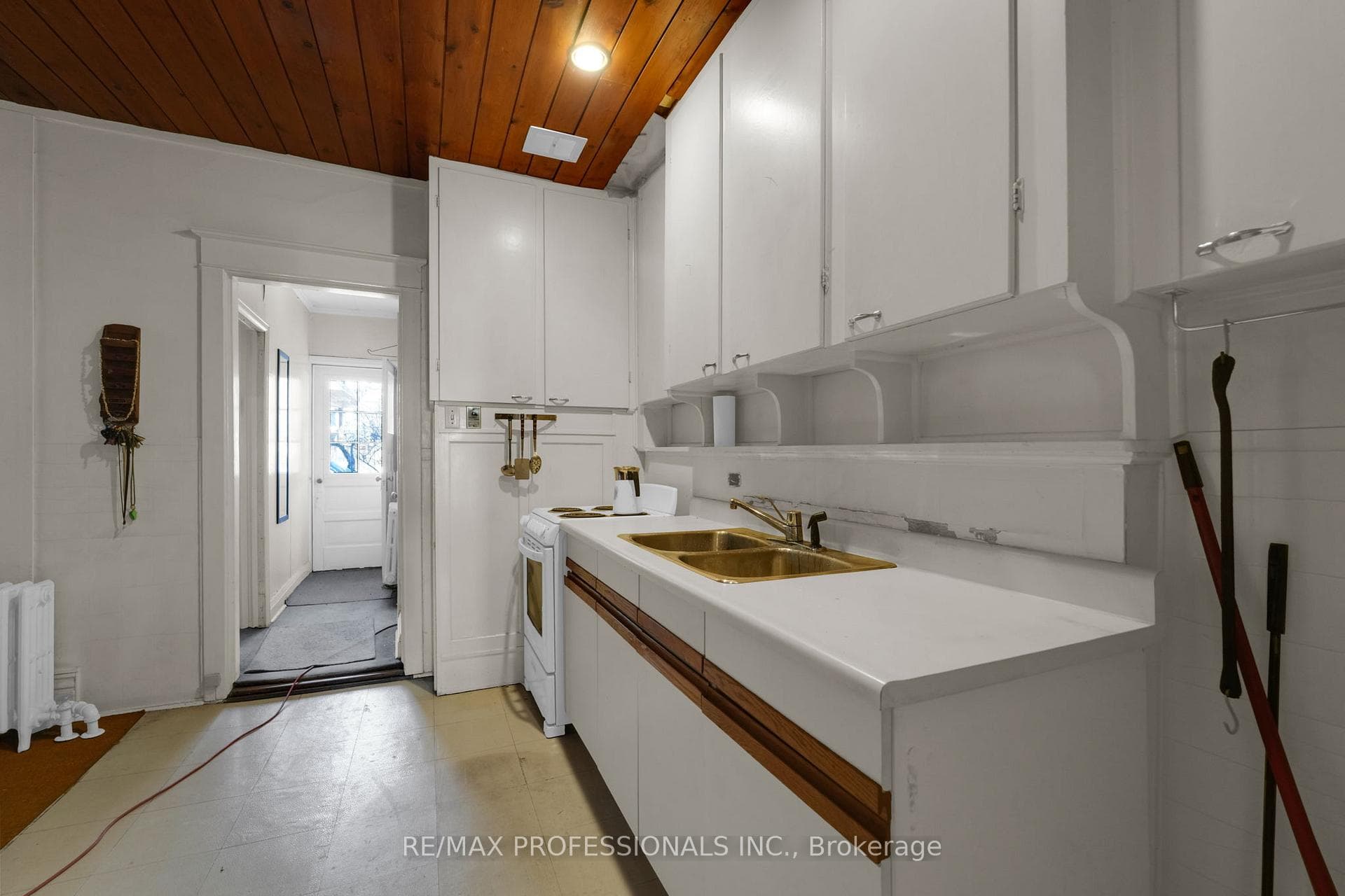 68 Dixon Avenue photo 11