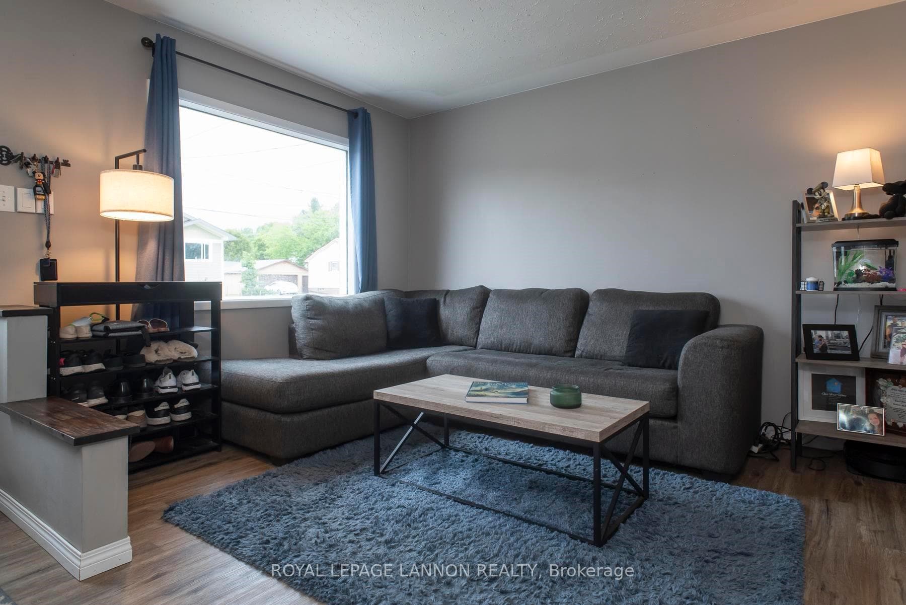 252 ANGUS Street photo 2