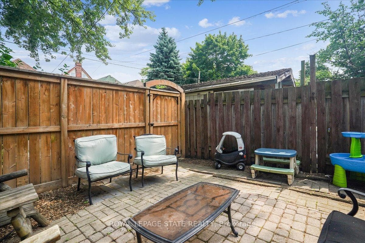 54 Gibson Avenue photo 31