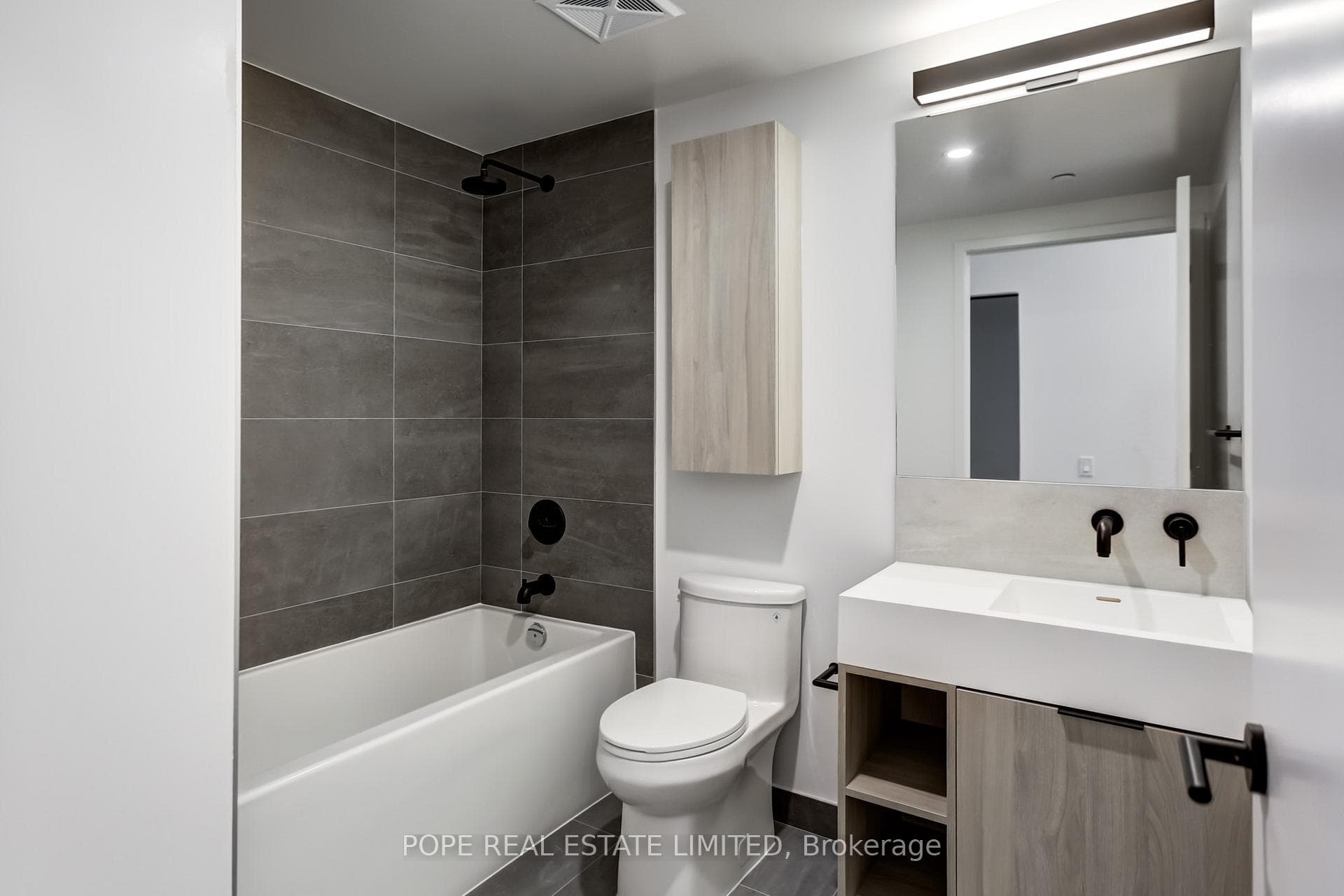 108 Peter Street Unit 806 photo 11