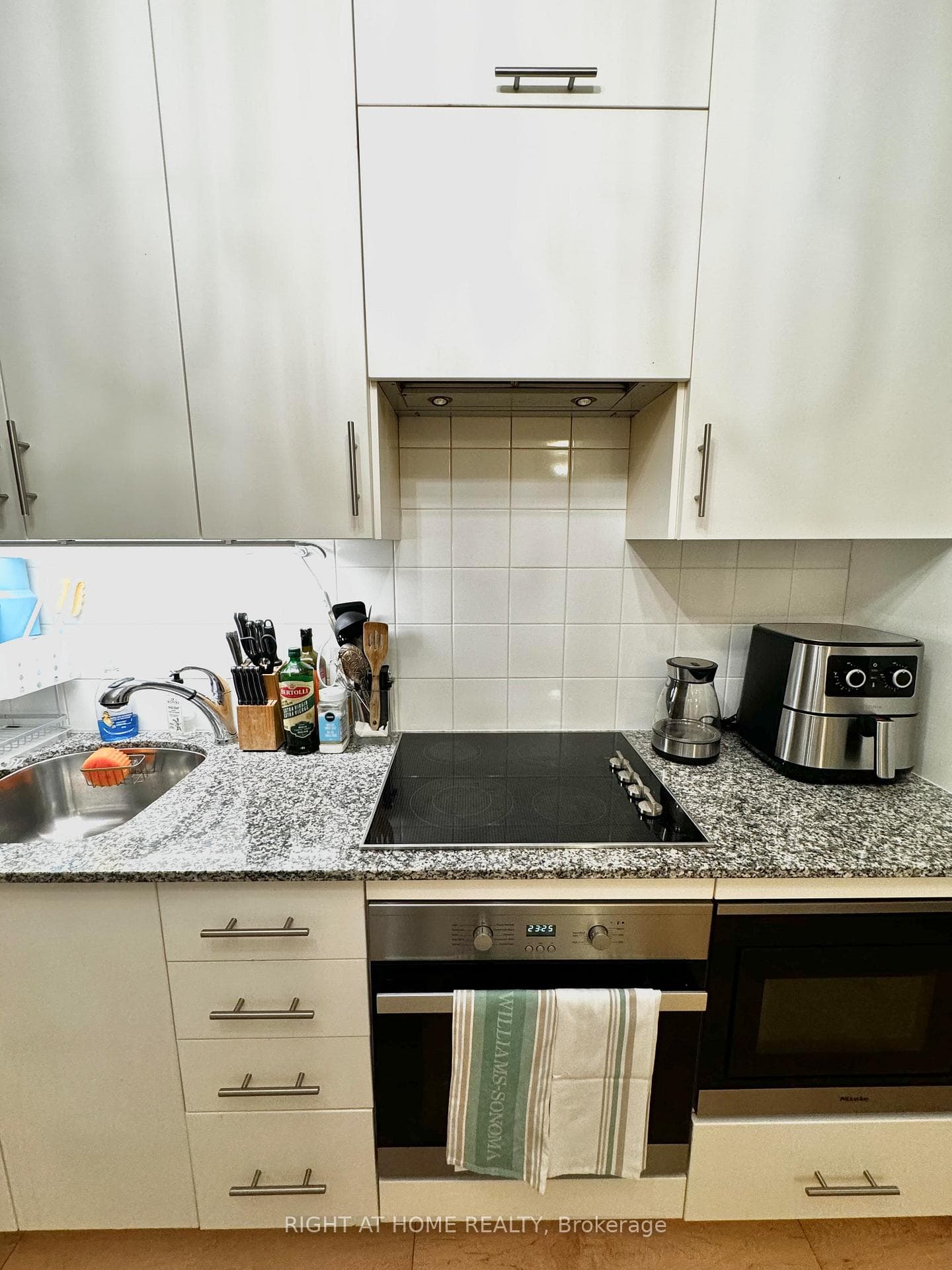 23 Glebe Road Unit 606 photo 9