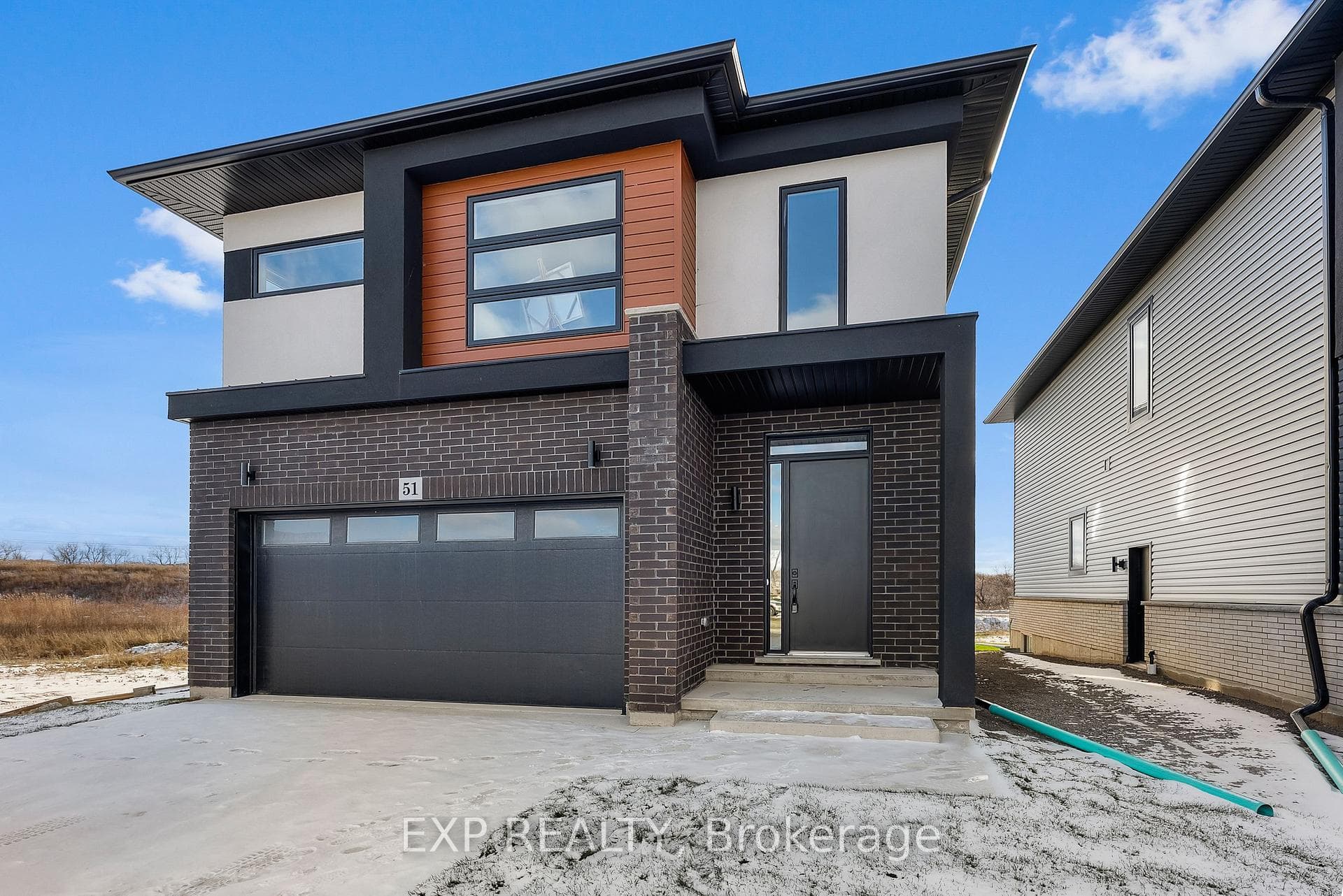 51 Alicia Crescent photo 1