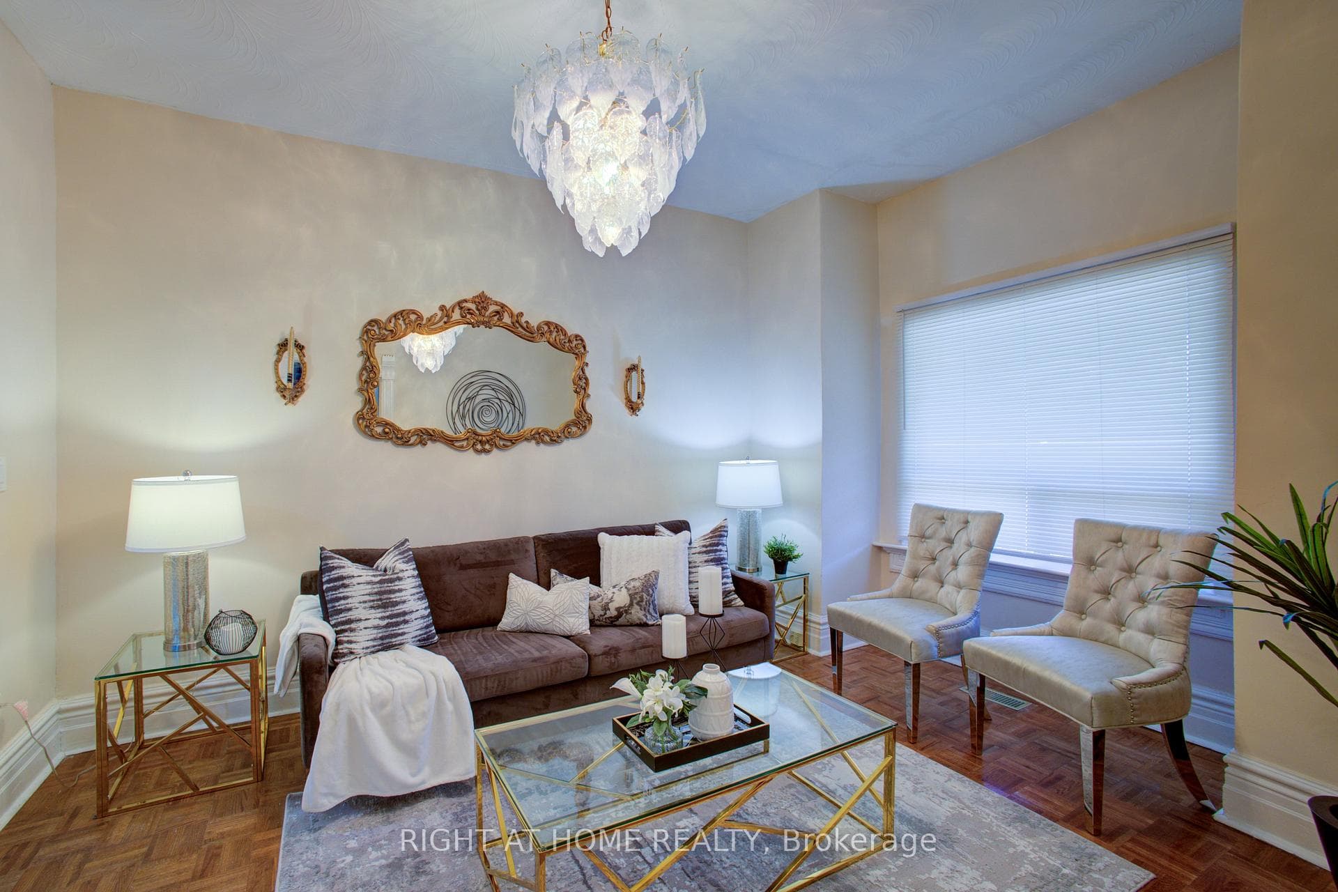 82 Uxbridge Avenue photo 4