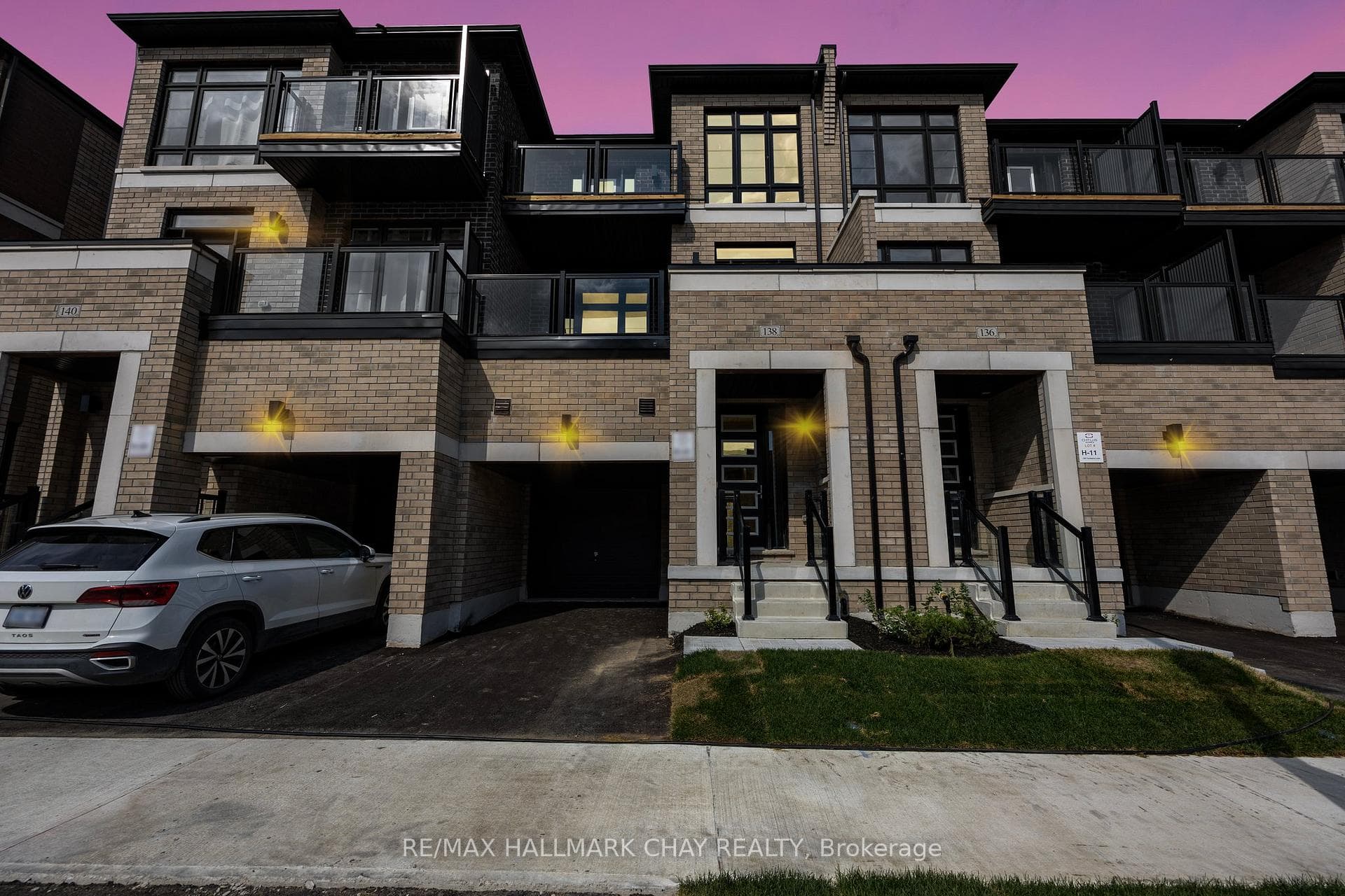 138 Turnberry Lane photo 1