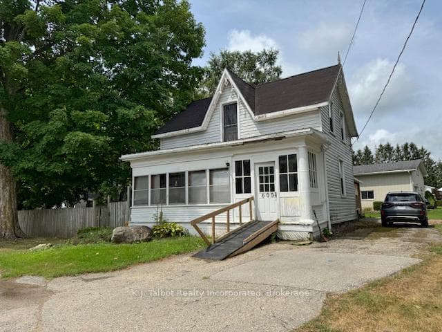 600 Fishleigh Street photo 1