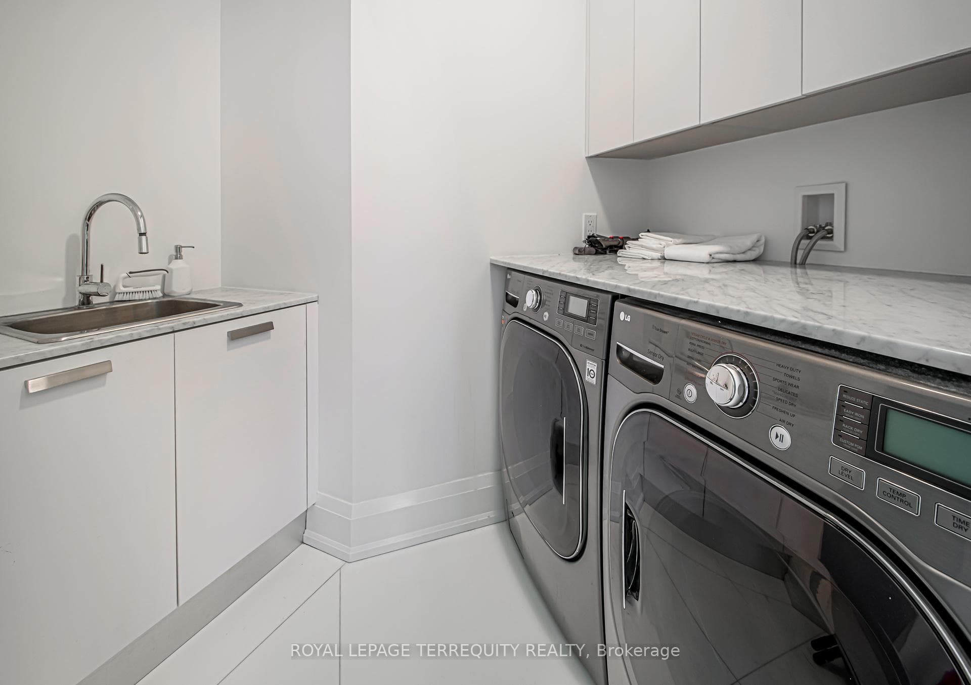 88 Davenport Road Unit 1704 photo 35