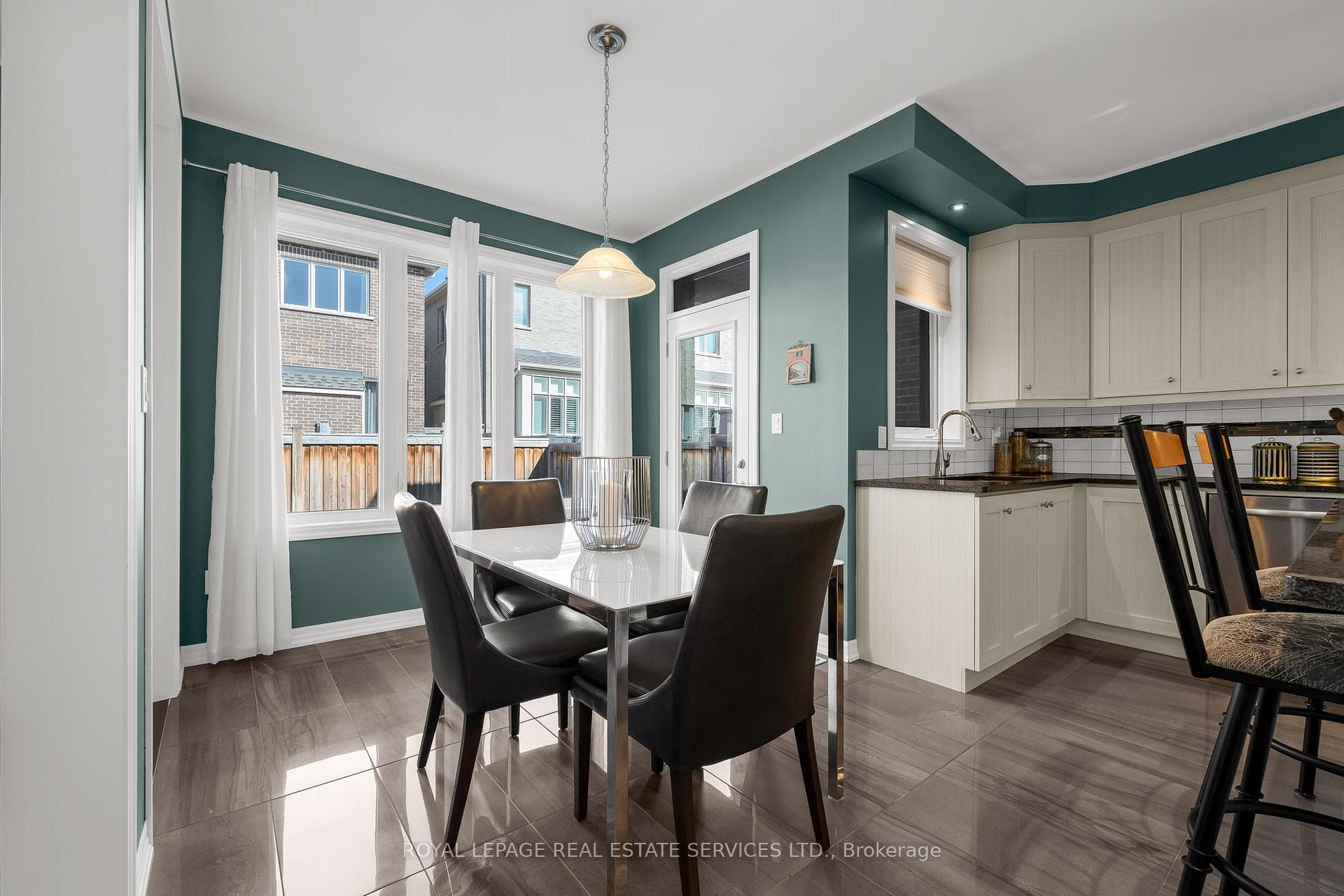 225 Cherryhurst Road photo 8