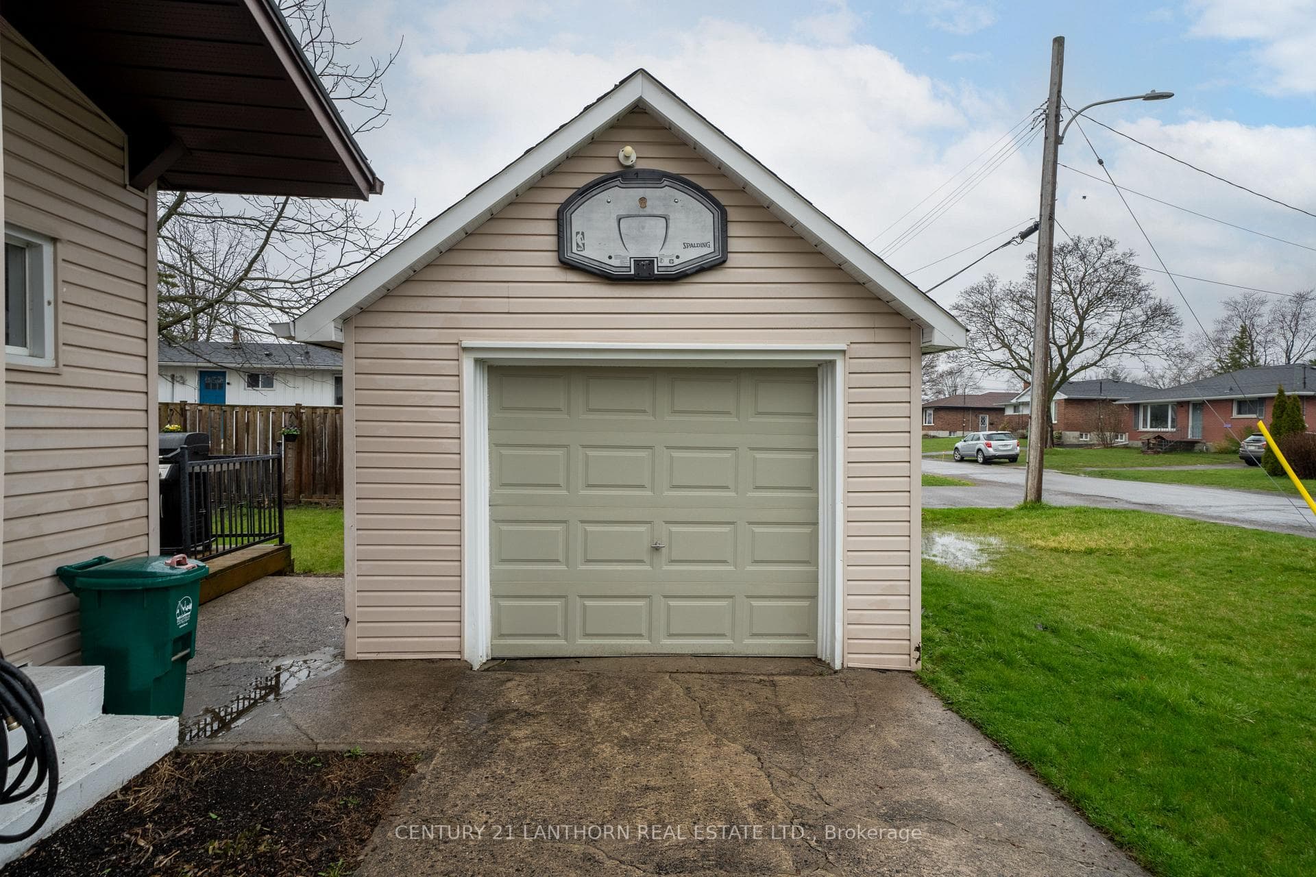 22 Maple Drive photo 39
