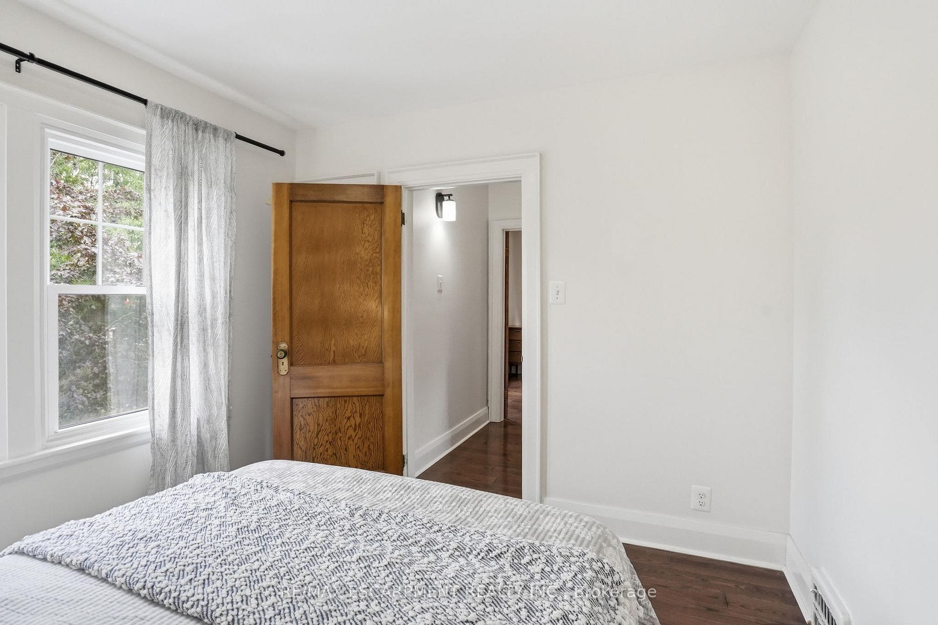 17 Tuxedo Avenue photo 33