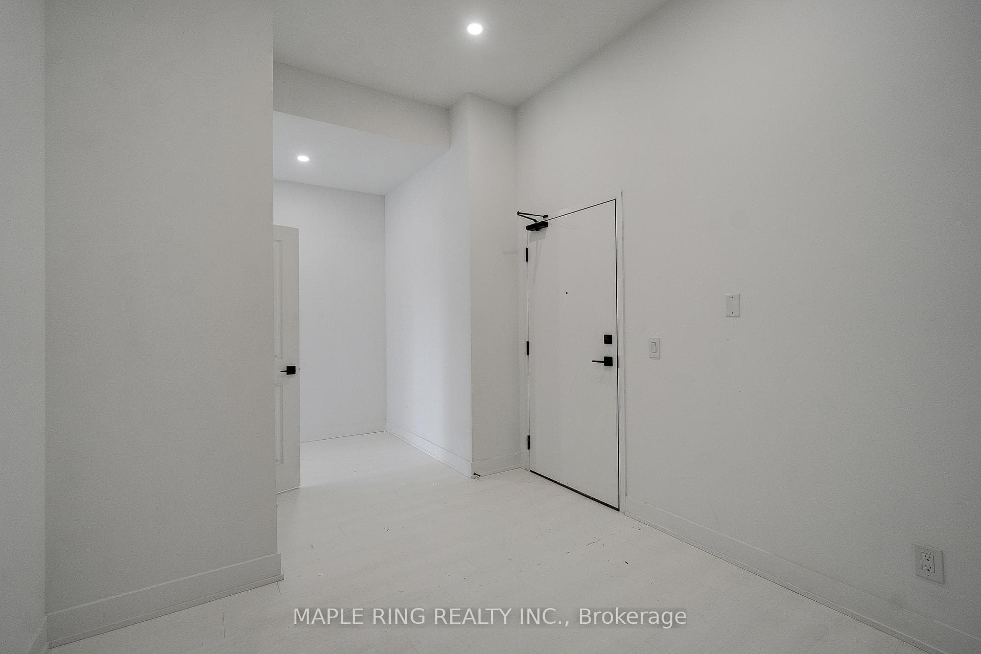 2485 Taunton Road Unit 331 photo 4