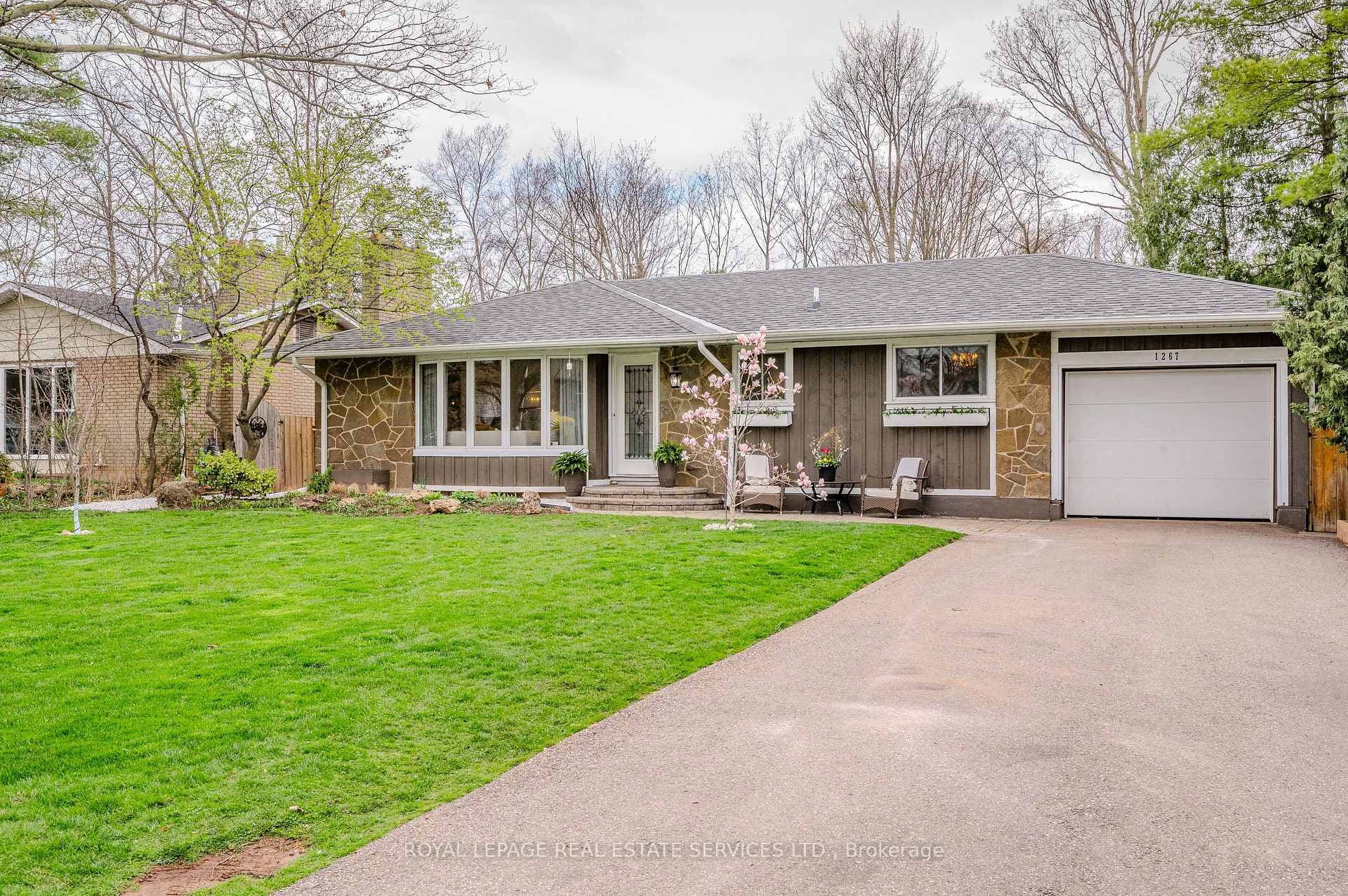 1267 Gainsborough Drive photo 4