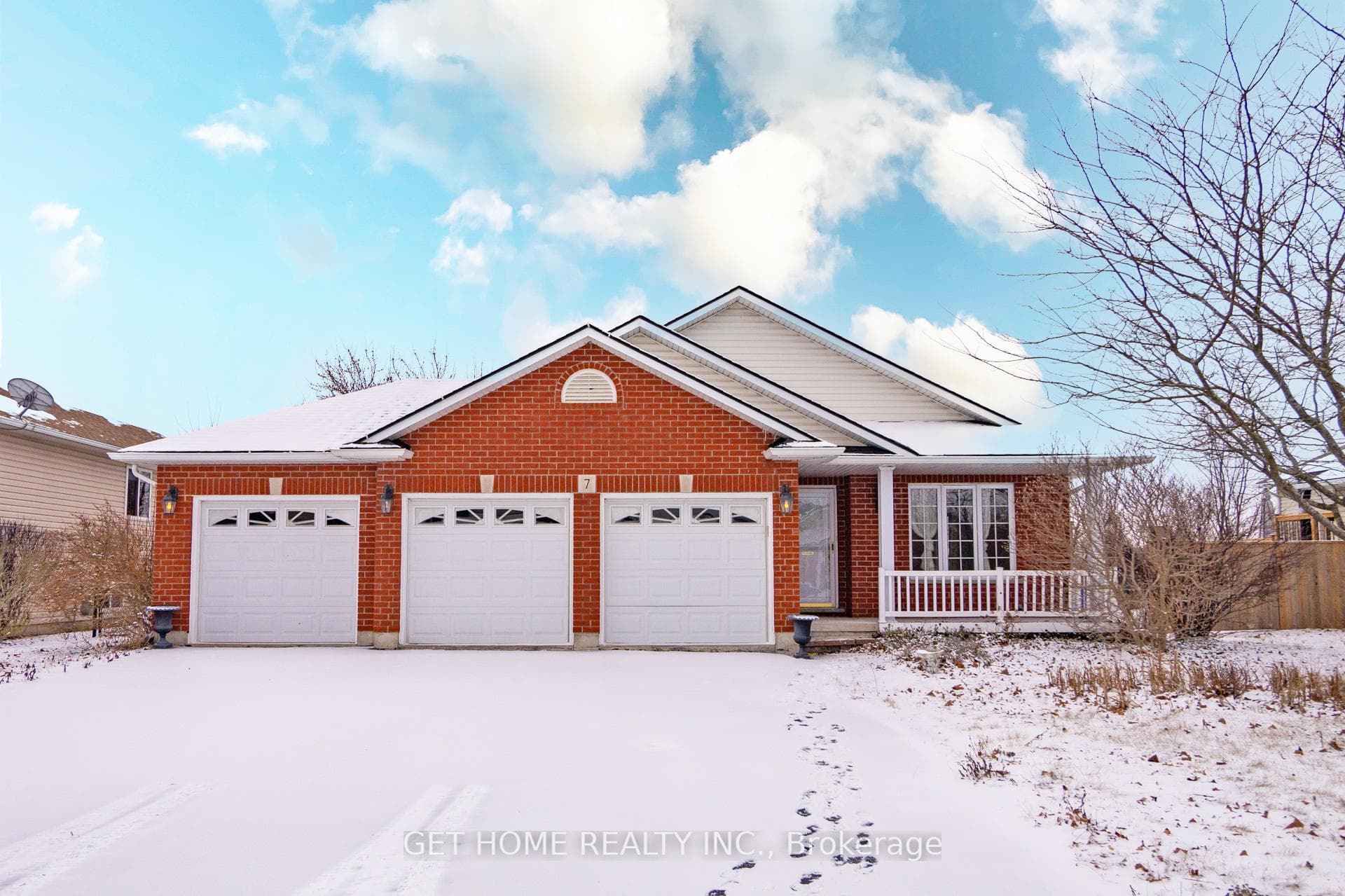 7 DONNA Drive photo 1