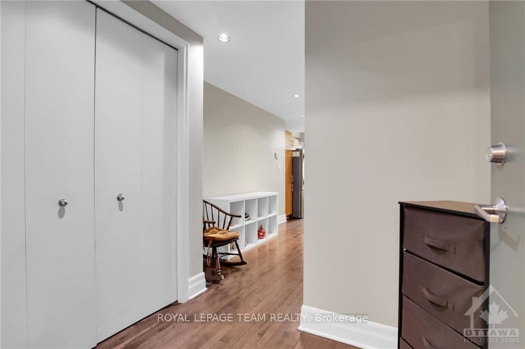950 MARGUERITE Avenue Unit 210 photo 8