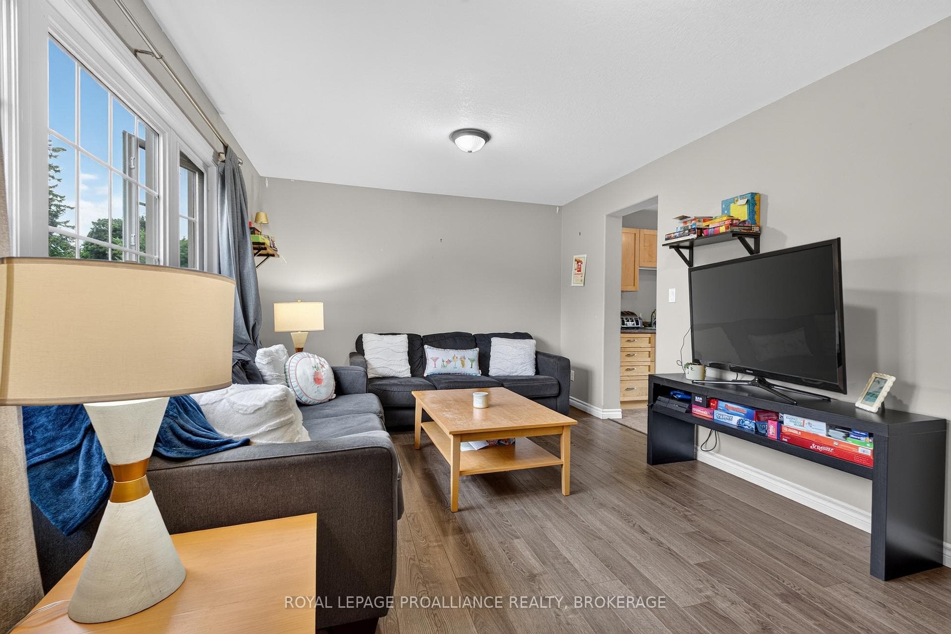 251 Yonge Street photo 7