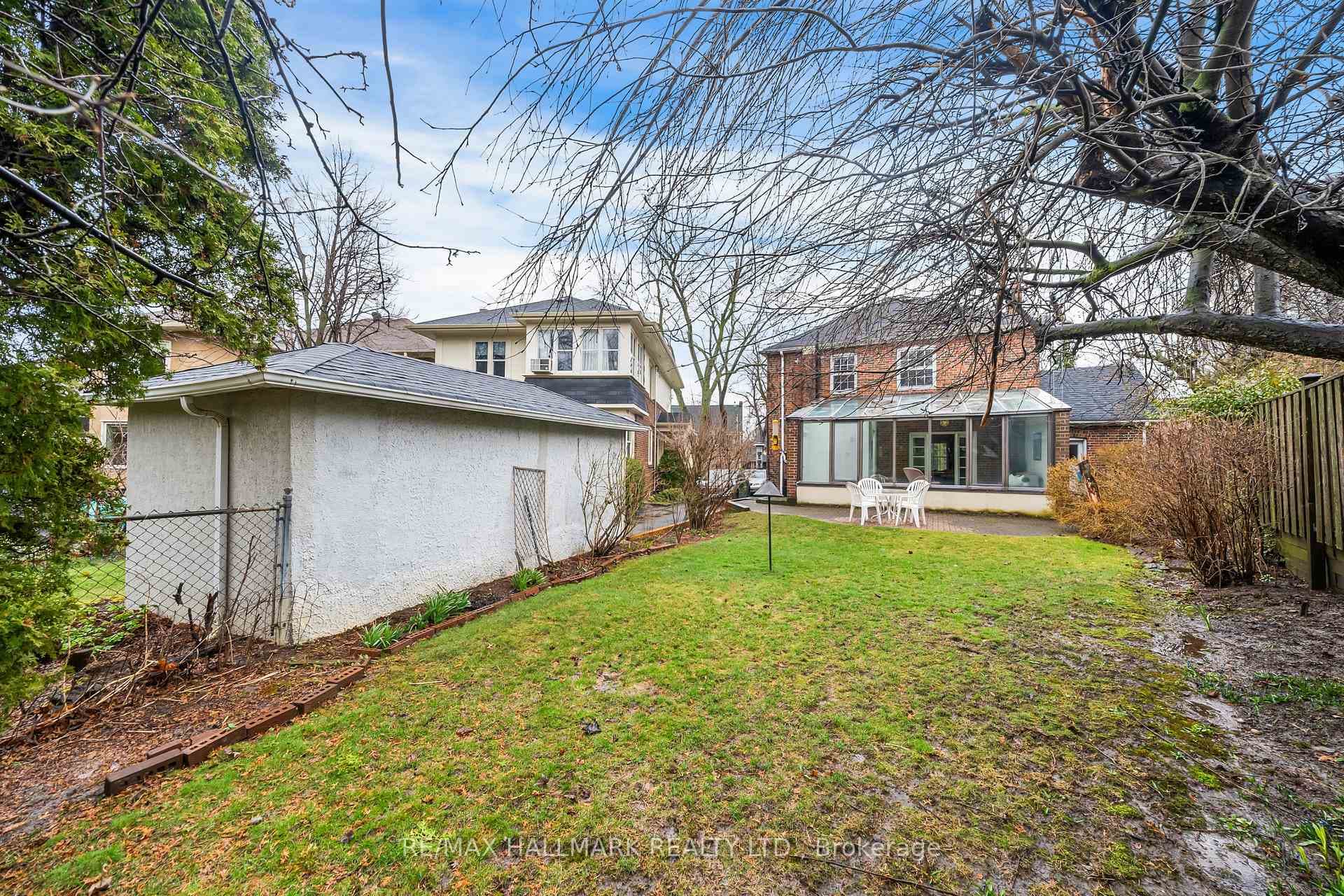 51 Lawrence Crescent photo 31