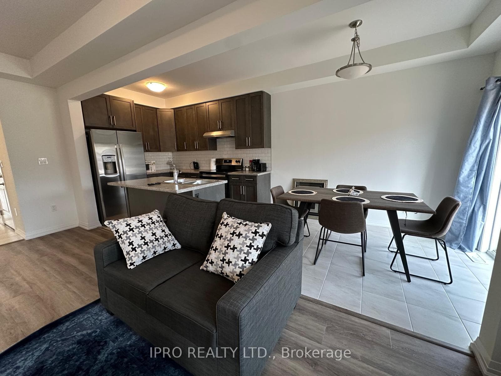 104 Acacia Road photo 5