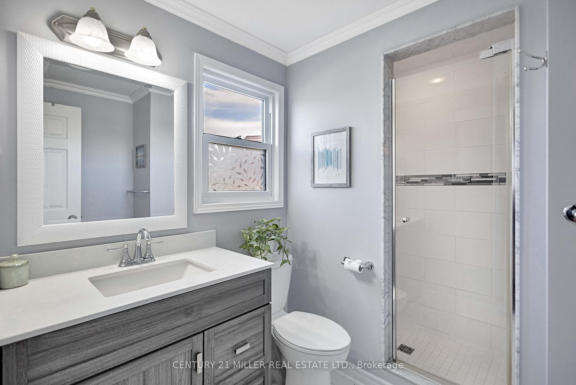 51 Cartier Crescent photo 18