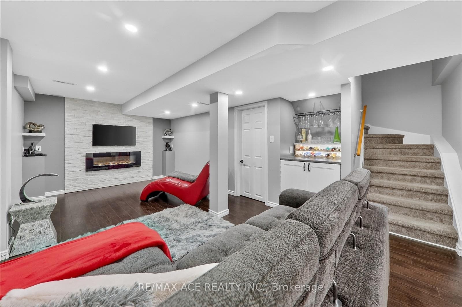 1 Aldcroft Crescent photo 33