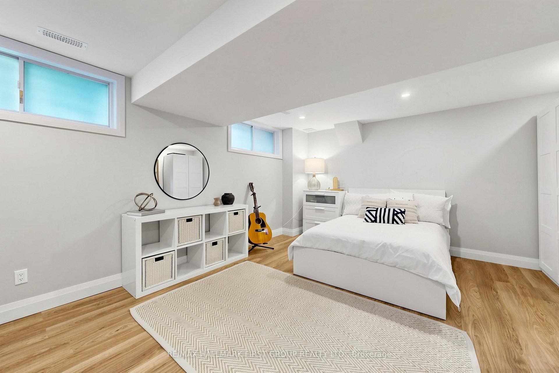 1746 Bronte Square photo 33