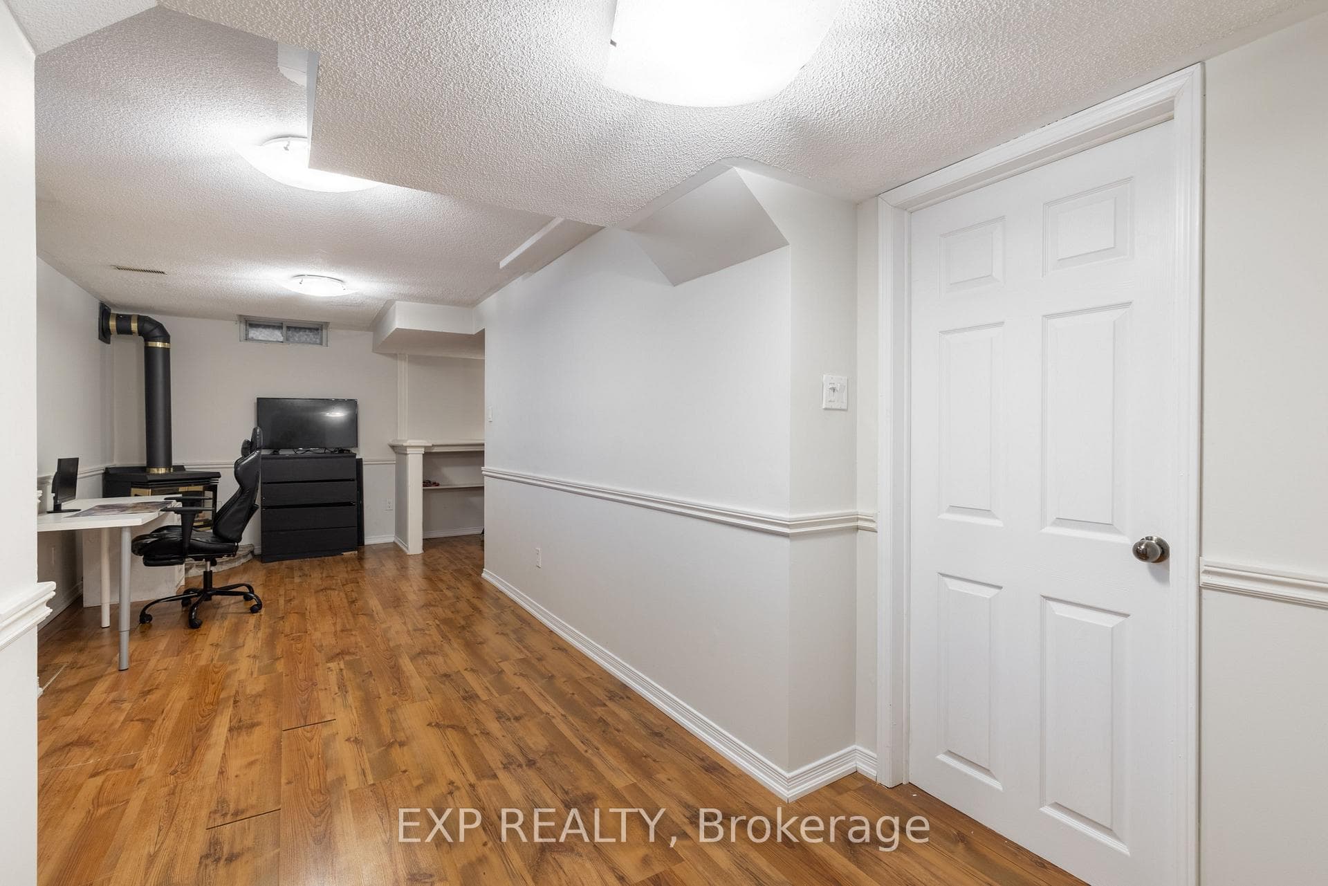 192 Pickett Crescent photo 28
