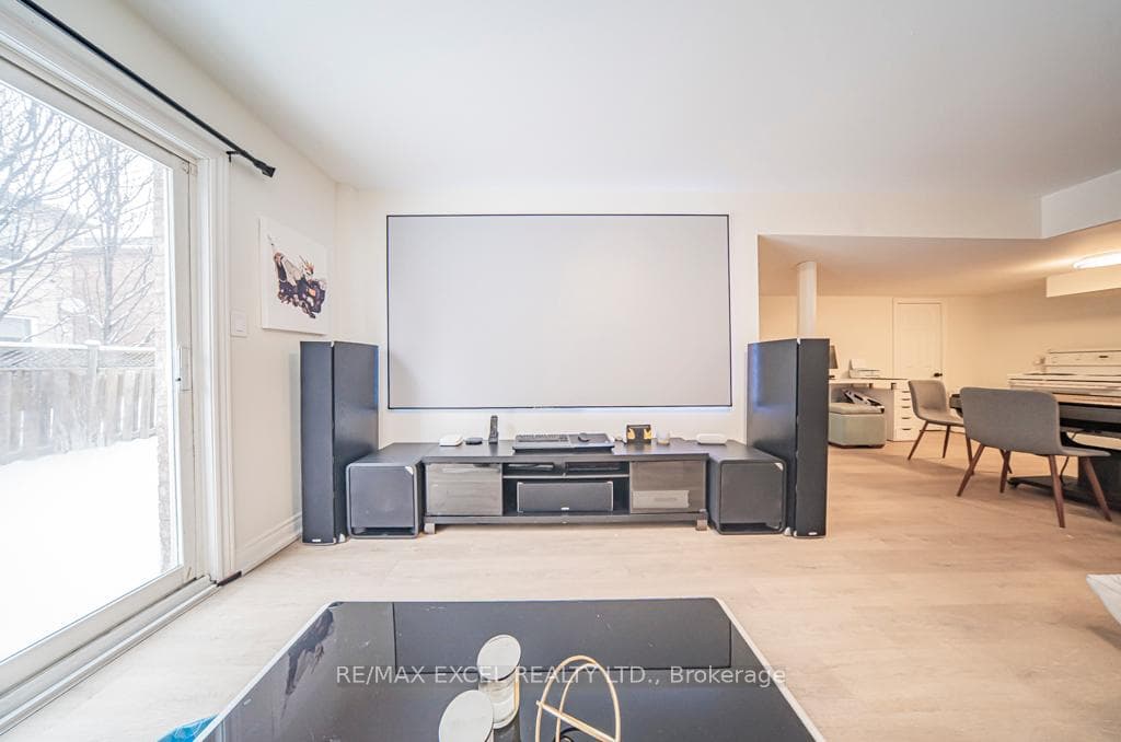 163 Bentoak Crescent photo 36