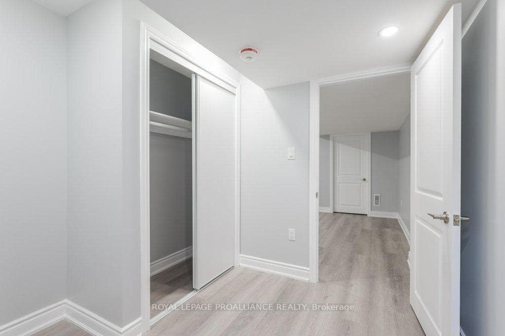 40 Ouellette Drive photo 31