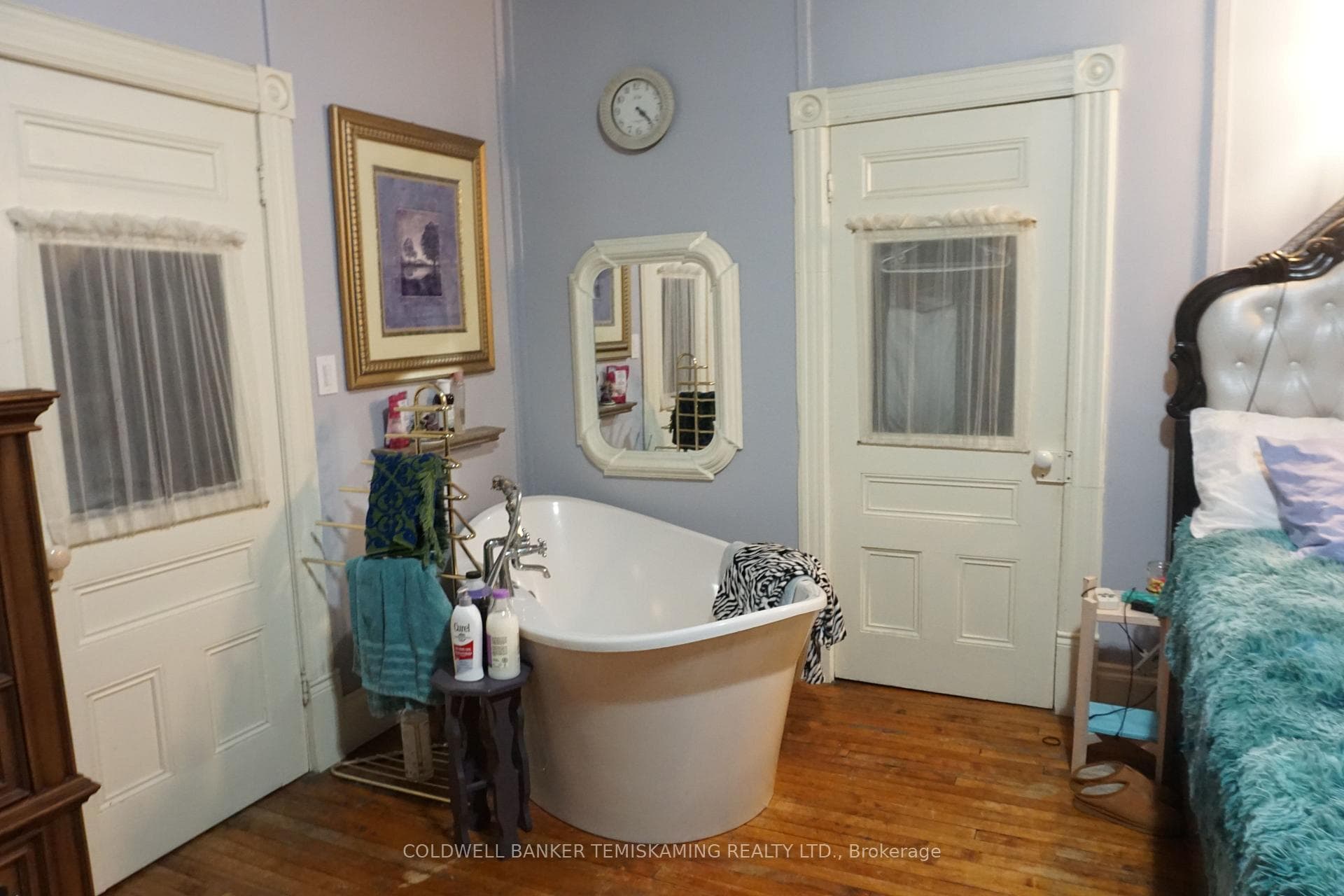 Soaker Tub & Closet to Laundry