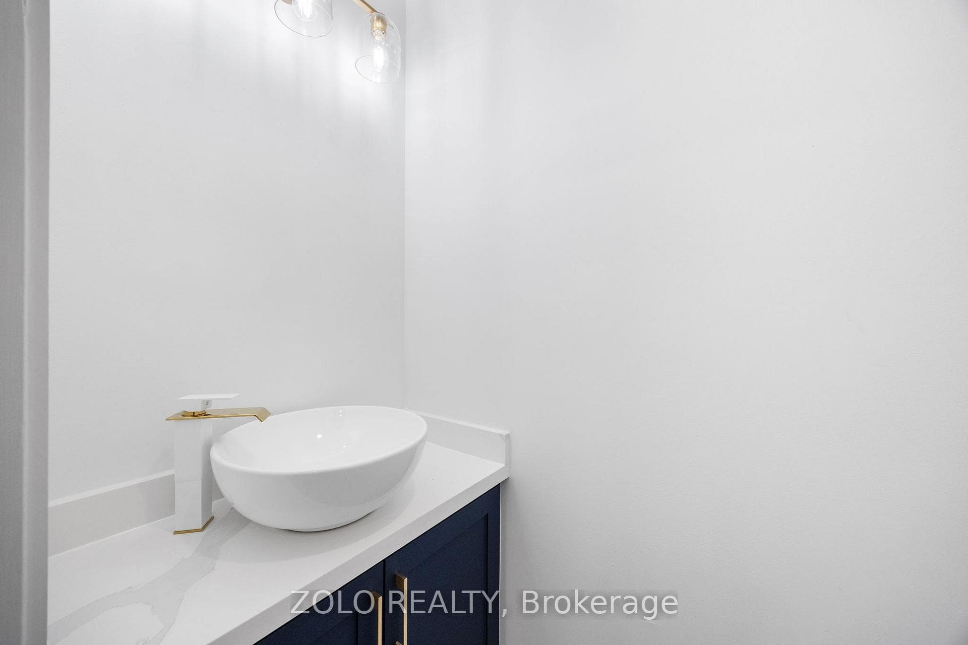 124 Kingston Road photo 12