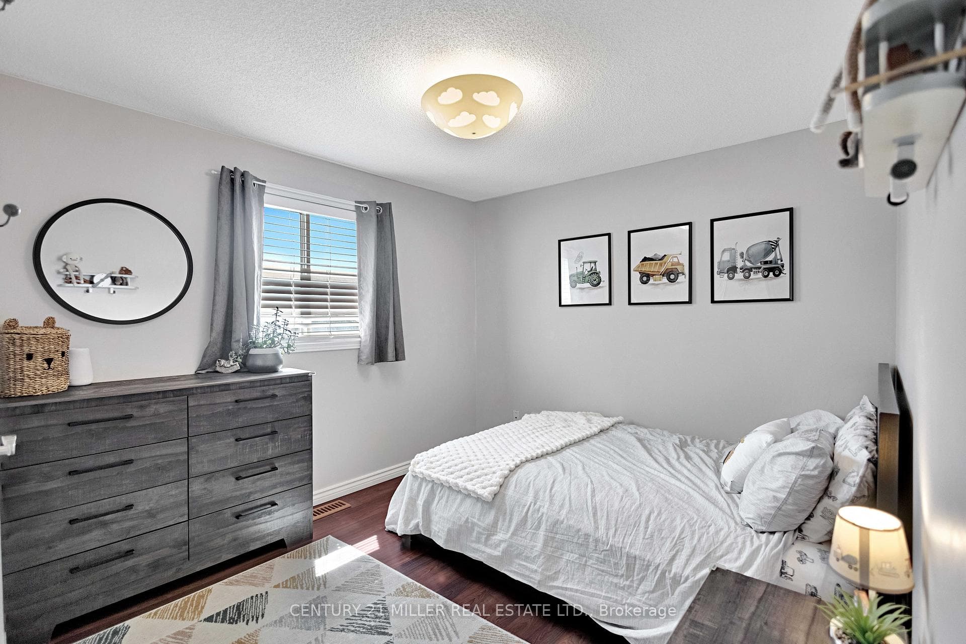 51 Cartier Crescent photo 19