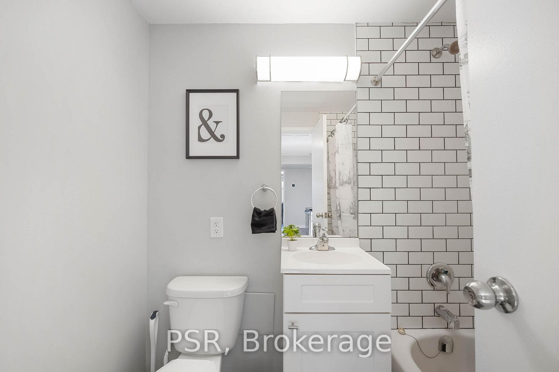205 Gerrard Street Unit 8 photo 10