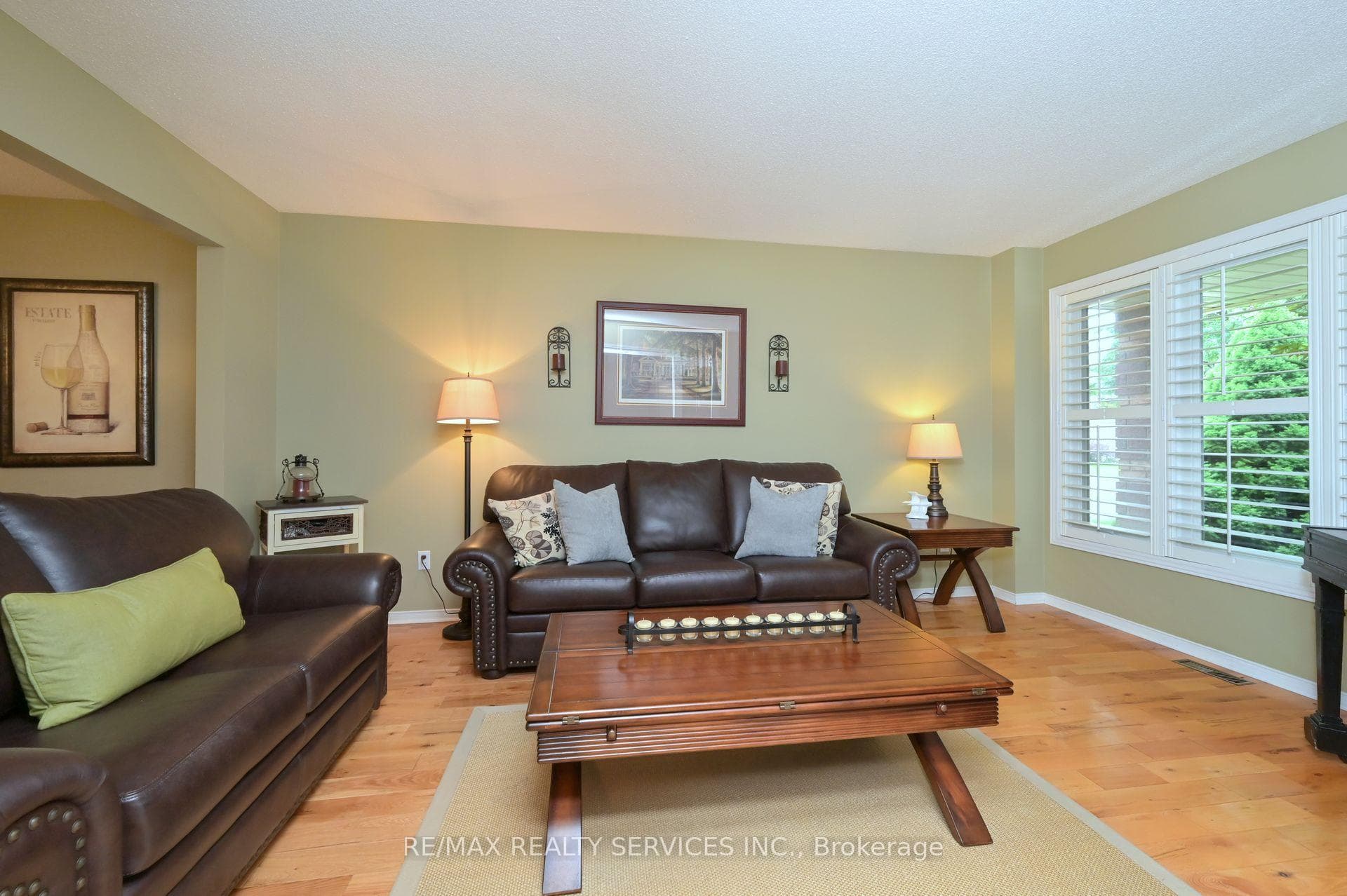 10 Livingston Drive photo 8