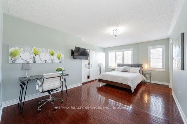 8 Blaketon Court photo 24