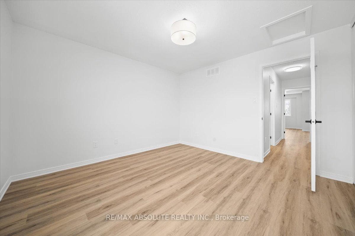 221 Gershwin Point photo 15